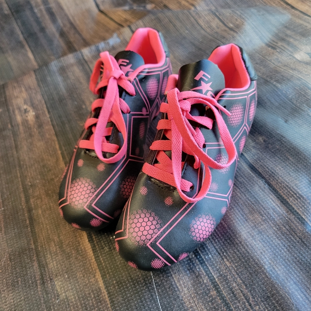 Like New Cleats! - Picture 1 of 5